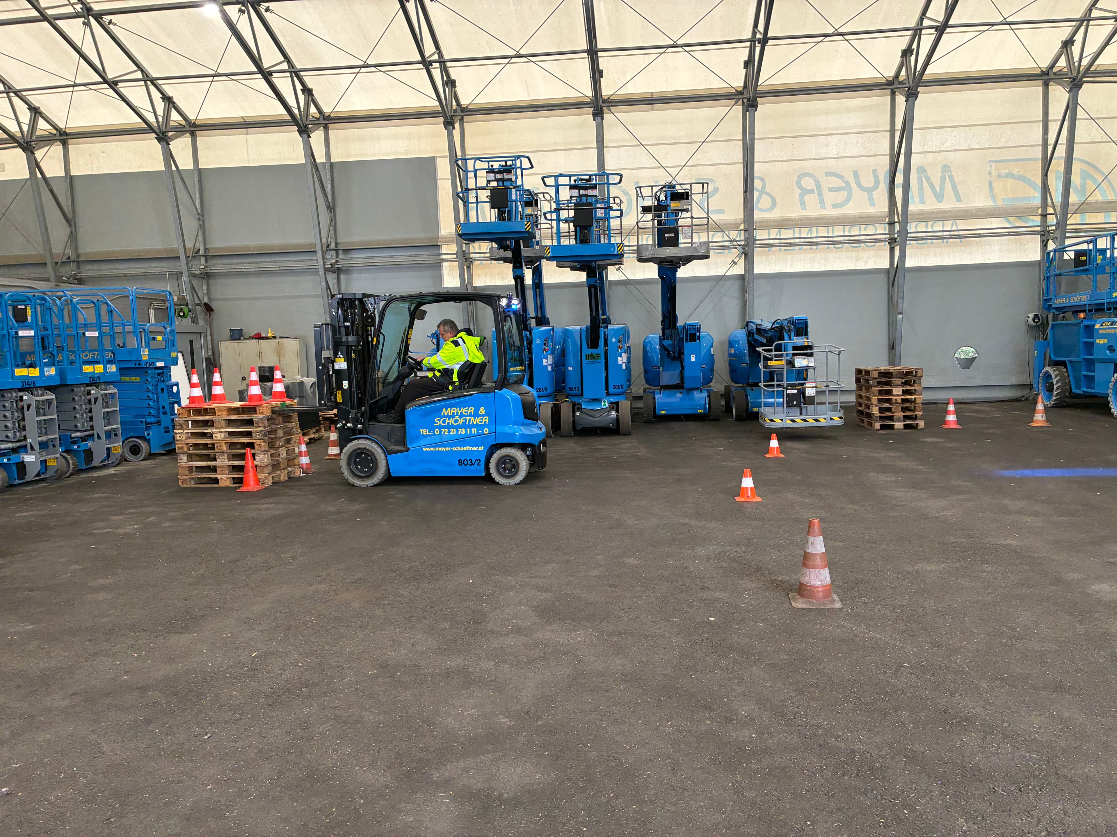 Stapler mieten Amstetten Niederösterreich – Für Industrie und Bau